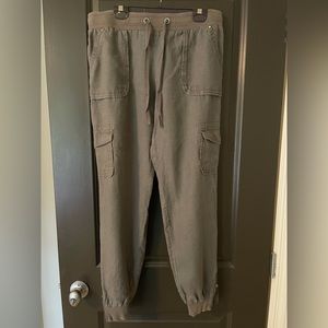 100% linen classy cargo sweats.
